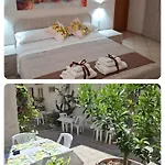 Le Lumie L' Antico Cortile Camere Con Cucina Privata With Private Kitchen Bed & Breakfast