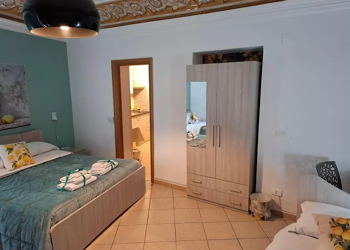 Le Lumìe L' antico Cortile Camere Con Cucina Privata With Private Kitchen Bed & Breakfast