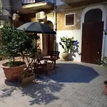 Bed & Breakfast Le Lumie L' Antico Cortile Camere Con Cucina Privata With Private Kitchen