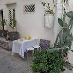 Bed & Breakfast Le Lumie L' Antico Cortile Camere Con Cucina Privata With Private Kitchen 3*