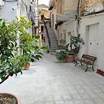 B&B Le Lumìe Il Cortiletto Del Centro Bed end Kitchen 3*