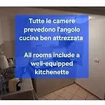 B&B Le Lumìe Il Cortiletto Del Centro Bed end Kitchen Couette-café