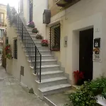 B&B Le Lumìe Il Cortiletto Del Centro Bed end Kitchen 3*