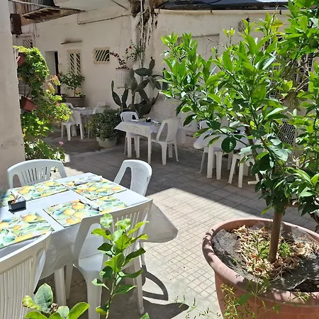 Le Lumie L' Antico Cortile Con Cucina Privata With Private Kitchen Bed & Breakfast 3*