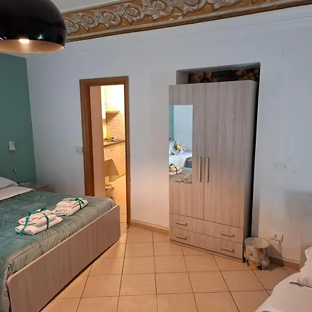 Le Lumie L' Antico Cortile Con Cucina Privata With Private Kitchen Couette-café