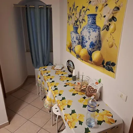 Bed & Breakfast Le Lumie L' Antico Cortile Con Cucina Privata With Private Kitchen 3*