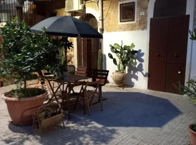 Panzió Le Lumie L' Antico Cortile Camere Con Cucina Privata With Private Kitchen