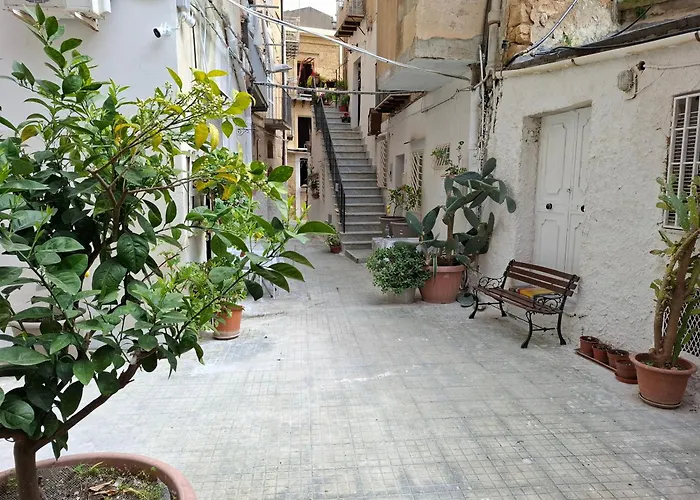 Le Lumie L' Antico Cortile Camere Con Cucina Privata With Private Kitchen فندق مبيت وإفطار أغريجنتو