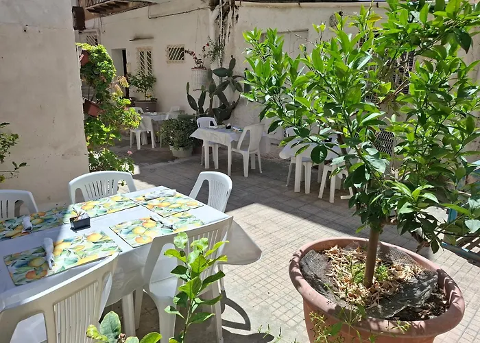 Le Lumie L' Antico Cortile Camere Con Cucina Privata With Private Kitchen Panzió 3*
