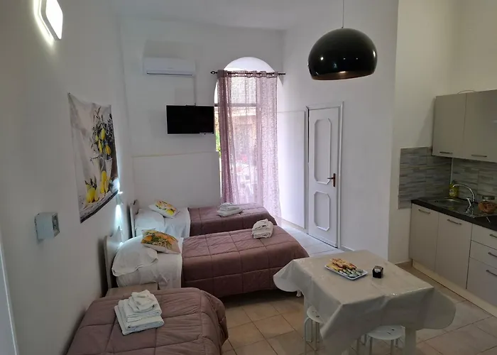 Le Lumie L' Antico Cortile Camere Con Cucina Privata With Private Kitchen فندق مبيت وإفطار 3*