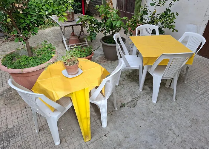 Le Lumie L' Antico Cortile Camere Con Cucina Privata With Private Kitchen فندق مبيت وإفطار 3*